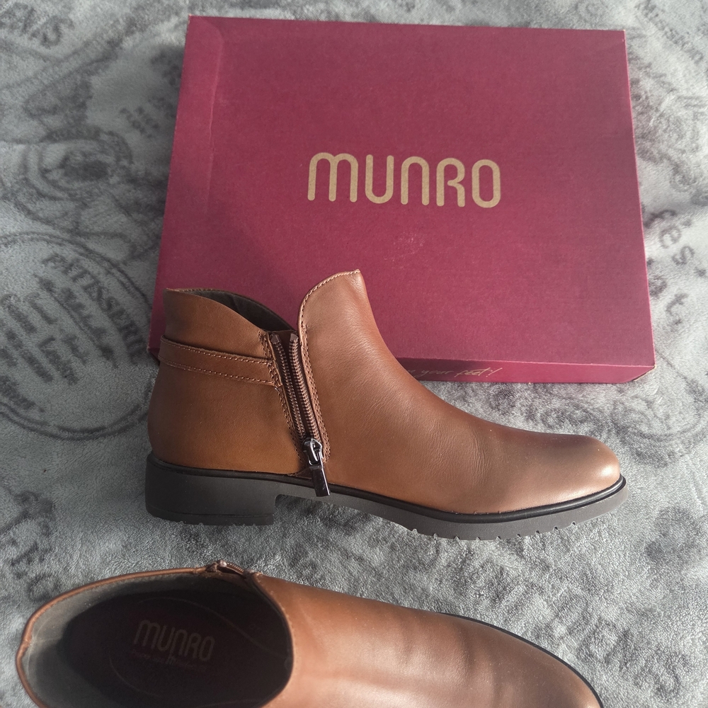 Munro Men's Brown Leather Boots